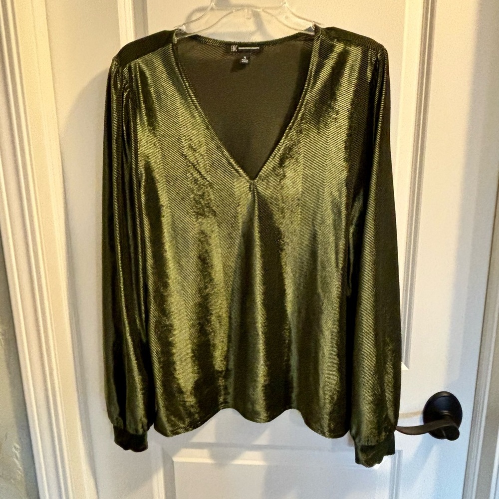 Elegant Green V-Neck Top